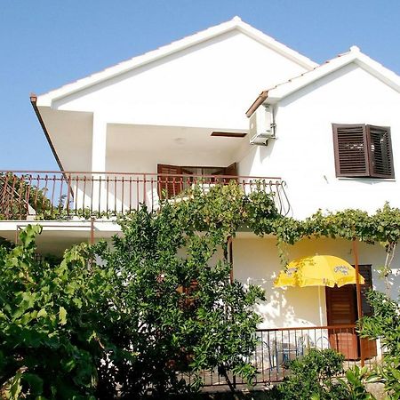 Apartments Mirja - 100M From The Beach & Parking Trogir Eksteriør billede