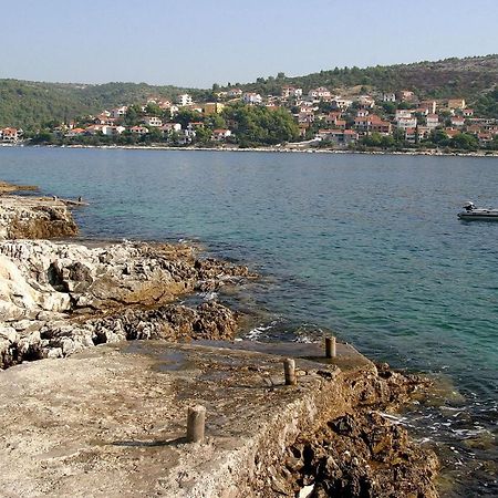 Apartments Mirja - 100M From The Beach & Parking Trogir Eksteriør billede