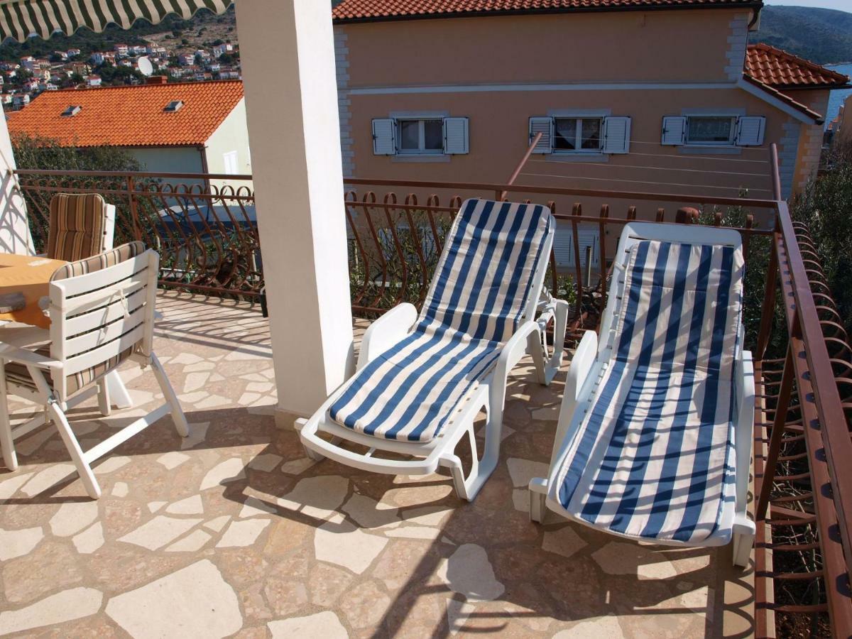Apartments Mirja - 100M From The Beach & Parking Trogir Eksteriør billede
