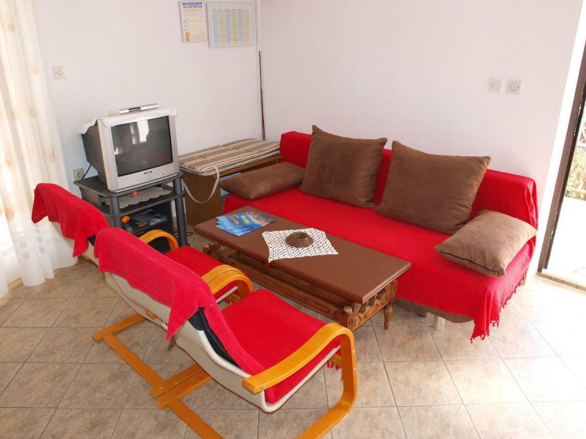 Apartments Mirja - 100M From The Beach & Parking Trogir Eksteriør billede