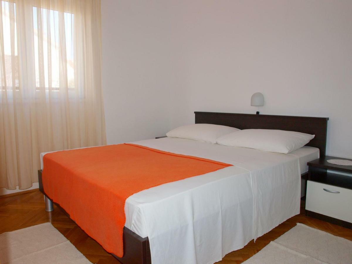 Apartments Mirja - 100M From The Beach & Parking Trogir Eksteriør billede