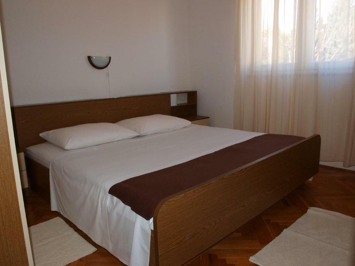 Apartments Mirja - 100M From The Beach & Parking Trogir Eksteriør billede