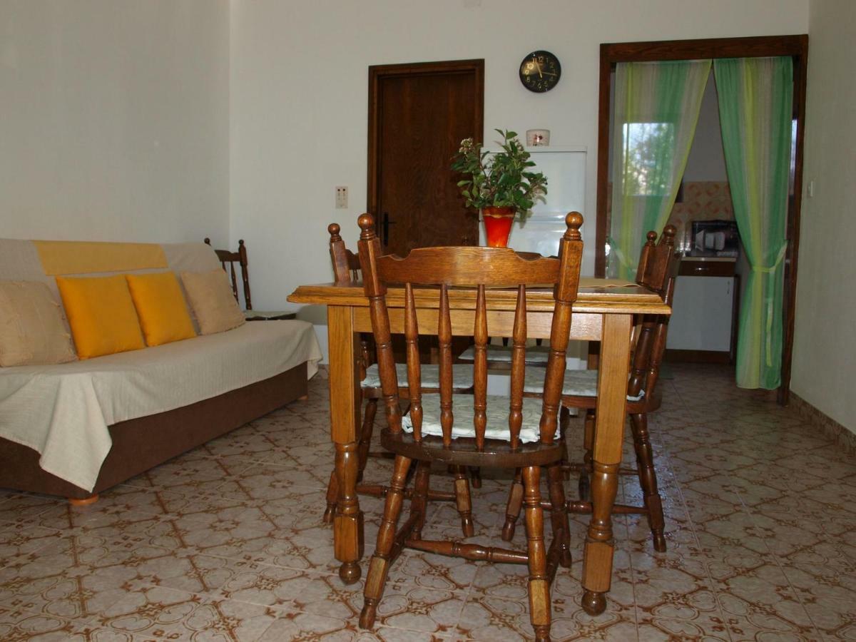Apartments Mirja - 100M From The Beach & Parking Trogir Eksteriør billede