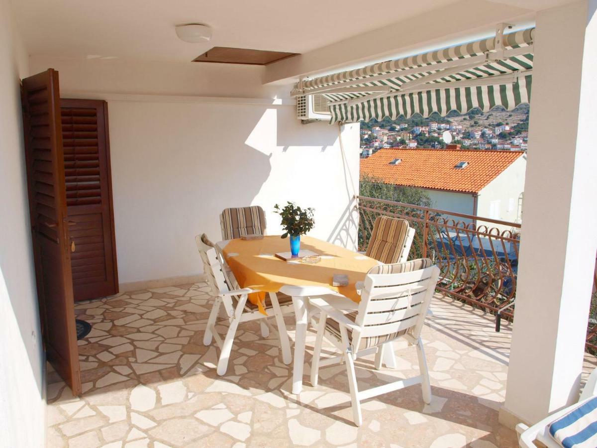Apartments Mirja - 100M From The Beach & Parking Trogir Eksteriør billede