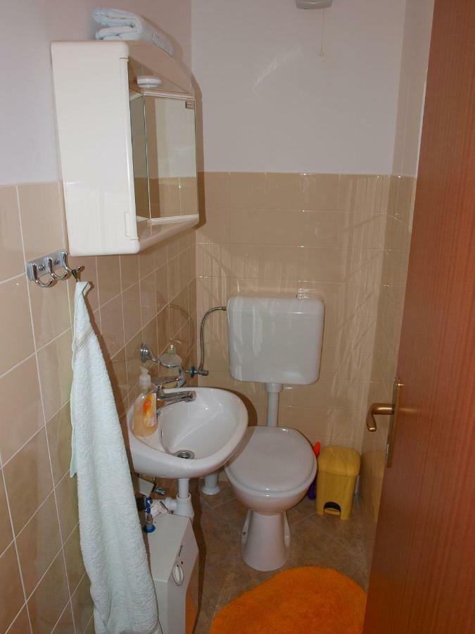Apartments Mirja - 100M From The Beach & Parking Trogir Eksteriør billede
