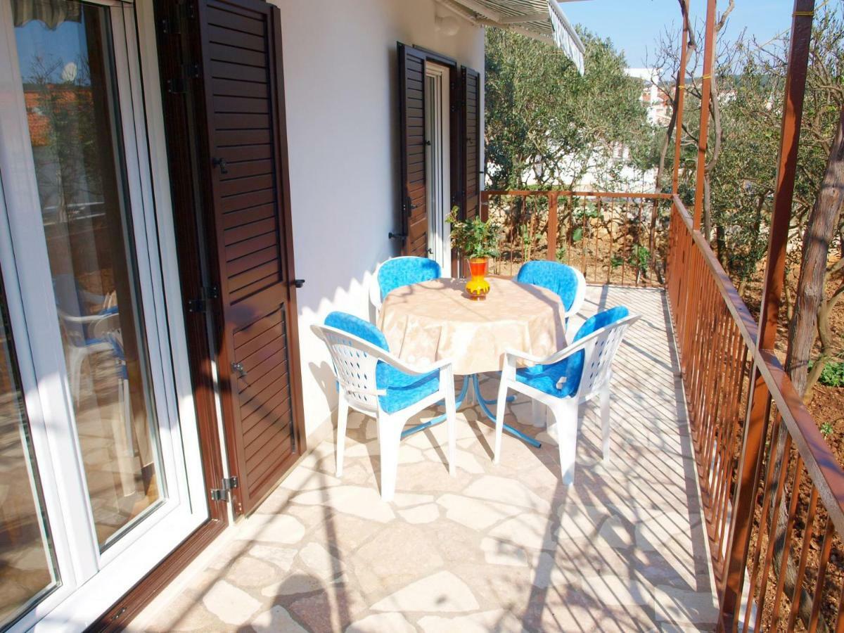 Apartments Mirja - 100M From The Beach & Parking Trogir Eksteriør billede
